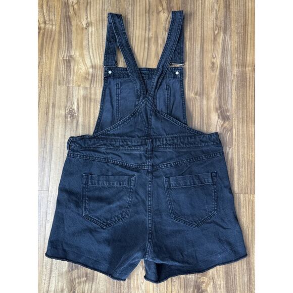 H&M Divided Bib Overall Jean Shorts Womens 10 Black Distressed Frayed Cut Offs - Picture 2 of 6